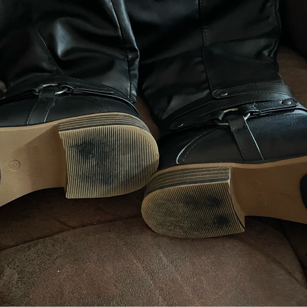 Boots - Picture 3 of 7
